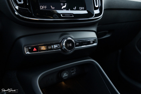 Volvo XC40 1.5 T4 Recharge R-Design | Exclusive bumper pakket | Adaptieve cruise | Panorama dak | Harman Kardon | Zwenkbare trekhaak |