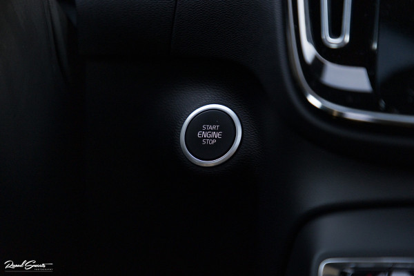 Volvo XC40 1.5 T4 Recharge R-Design | Exclusive bumper pakket | Adaptieve cruise | Panorama dak | Harman Kardon | Zwenkbare trekhaak |