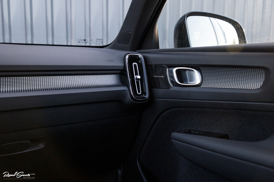 Volvo XC40 1.5 T4 Recharge R-Design | Exclusive bumper pakket | Adaptieve cruise | Panorama dak | Harman Kardon | Zwenkbare trekhaak |