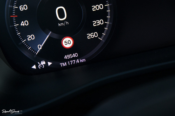 Volvo XC40 1.5 T4 Recharge R-Design | Exclusive bumper pakket | Adaptieve cruise | Panorama dak | Harman Kardon | Zwenkbare trekhaak |