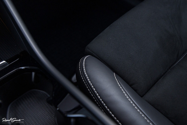 Volvo XC40 1.5 T4 Recharge R-Design | Exclusive bumper pakket | Adaptieve cruise | Panorama dak | Harman Kardon | Zwenkbare trekhaak |