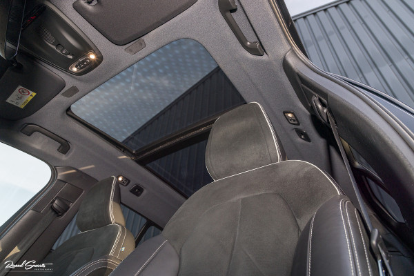 Volvo XC40 1.5 T4 Recharge R-Design | Exclusive bumper pakket | Adaptieve cruise | Panorama dak | Harman Kardon | Zwenkbare trekhaak |