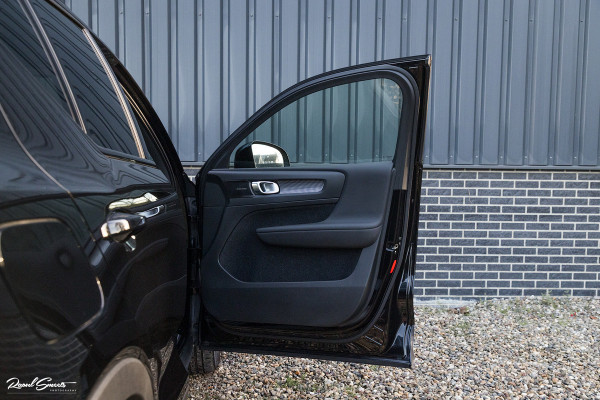 Volvo XC40 1.5 T4 Recharge R-Design | Exclusive bumper pakket | Adaptieve cruise | Panorama dak | Harman Kardon | Zwenkbare trekhaak |