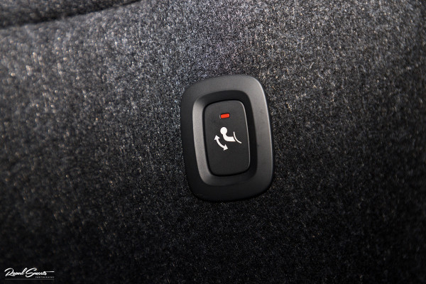 Volvo XC40 1.5 T4 Recharge R-Design | Exclusive bumper pakket | Adaptieve cruise | Panorama dak | Harman Kardon | Zwenkbare trekhaak |