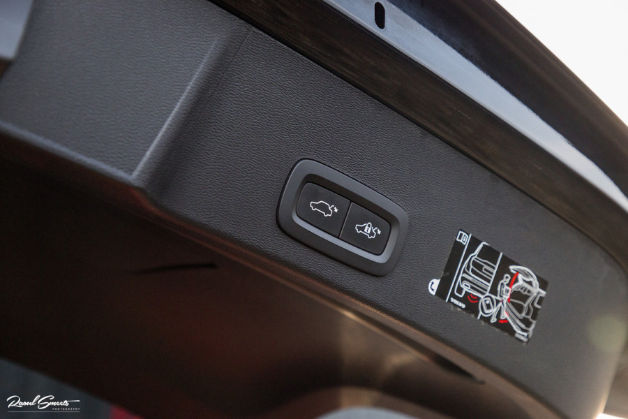 Volvo XC40 1.5 T4 Recharge R-Design | Exclusive bumper pakket | Adaptieve cruise | Panorama dak | Harman Kardon | Zwenkbare trekhaak |