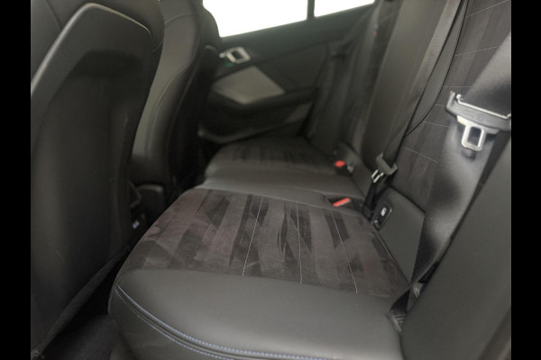 BMW 1-serie 120 | M-Sport Pro Harman/Kardon | Hud| Carplay & Android Auto|Pano| Trekhaak | Shadow Line | Cruise|Incl Btw