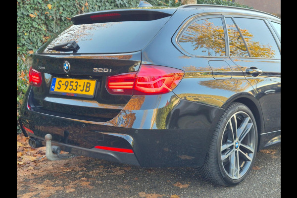 BMW 3 Serie Touring F31 320i M Sport X-drive Trekhaak Apple CarPlay dig.dash 19inch 320i xDrive M Sport Edition