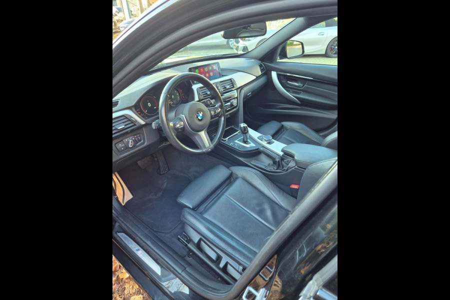 BMW 3 Serie Touring F31 320i M Sport X-drive Trekhaak Apple CarPlay dig.dash 19inch 320i xDrive M Sport Edition