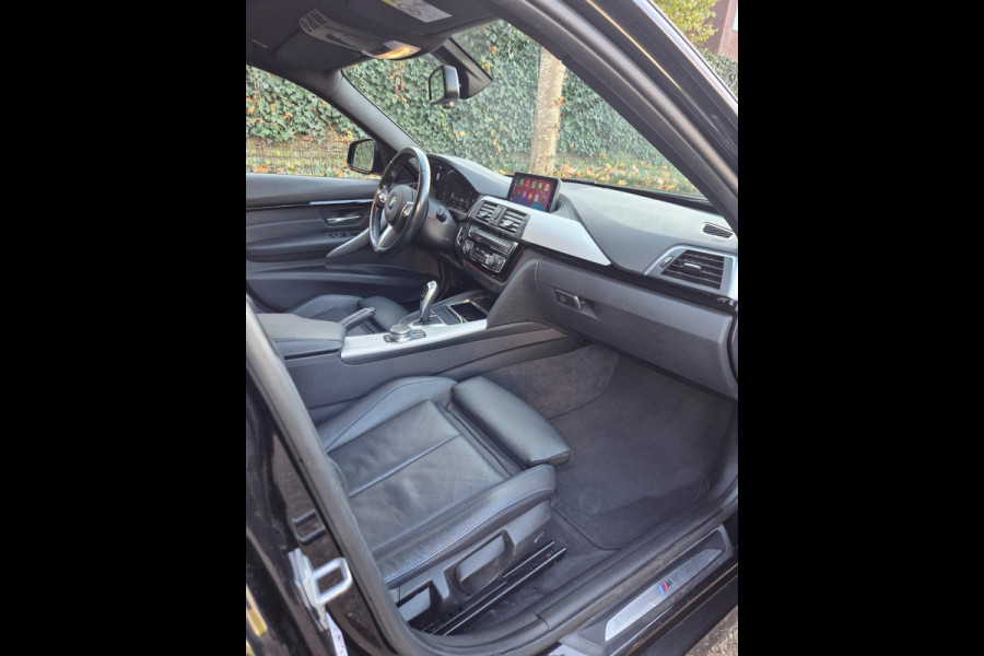 BMW 3 Serie Touring F31 320i M Sport X-drive Trekhaak Apple CarPlay dig.dash 19inch 320i xDrive M Sport Edition