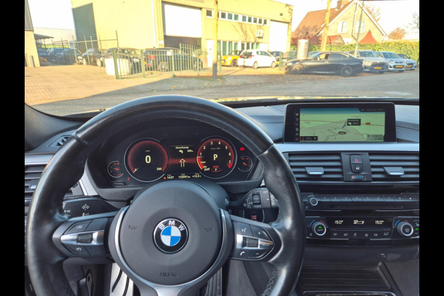 BMW 3 Serie Touring F31 320i M Sport X-drive Trekhaak Apple CarPlay dig.dash 19inch 320i xDrive M Sport Edition