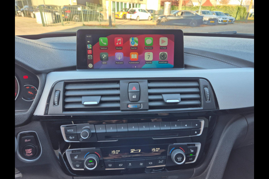 BMW 3 Serie Touring F31 320i M Sport X-drive Trekhaak Apple CarPlay dig.dash 19inch 320i xDrive M Sport Edition