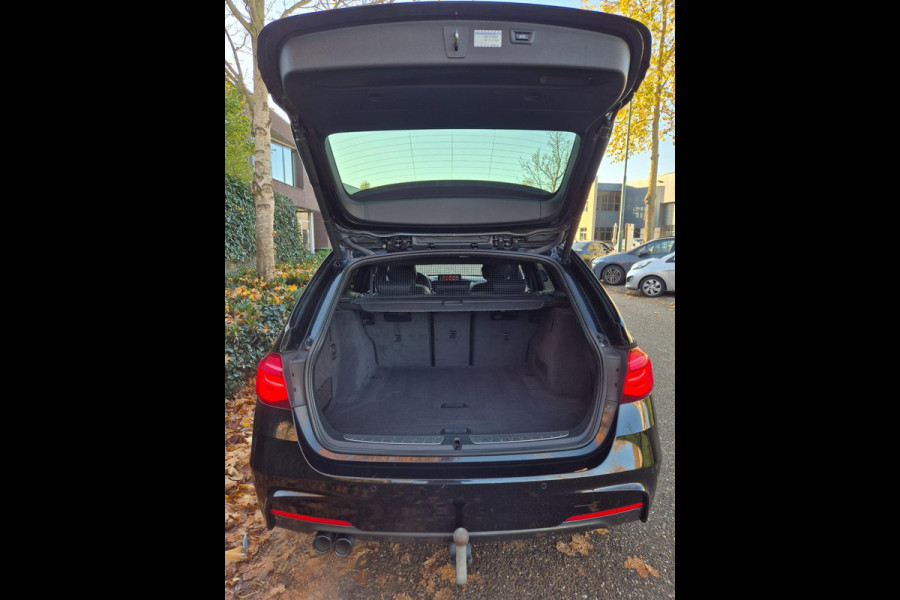 BMW 3 Serie Touring F31 320i M Sport X-drive Trekhaak Apple CarPlay dig.dash 19inch 320i xDrive M Sport Edition