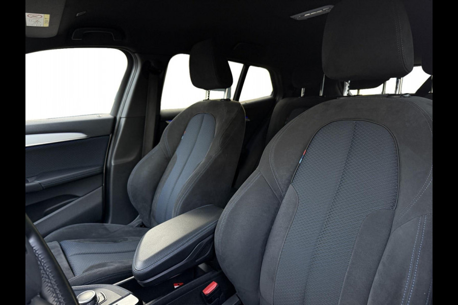 BMW X2 SDrive18i M-Pakket High Exec Full M Sportief Design LED 19” M-Velgen M-Alcantara Navi Camera PDC V+A