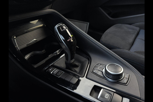 BMW X2 SDrive18i M-Pakket High Exec Full M Sportief Design LED 19” M-Velgen M-Alcantara Navi Camera PDC V+A