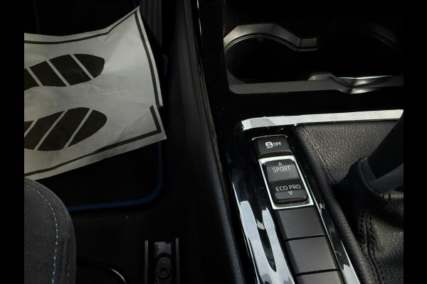 BMW X2 SDrive18i M-Pakket High Exec Full M Sportief Design LED 19” M-Velgen M-Alcantara Navi Camera PDC V+A