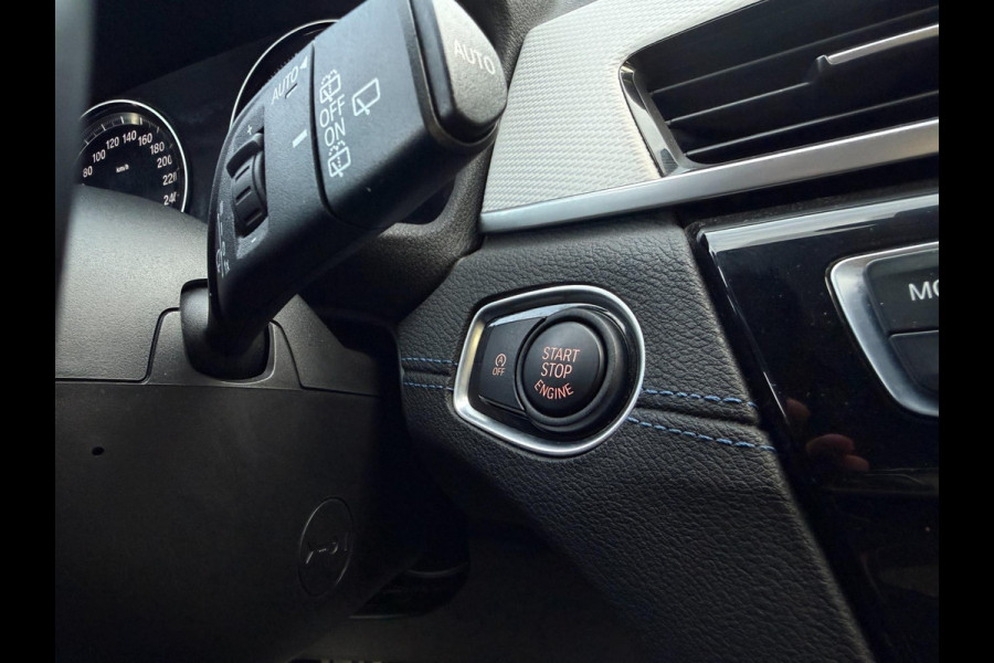 BMW X2 SDrive18i M-Pakket High Exec Full M Sportief Design LED 19” M-Velgen M-Alcantara Navi Camera PDC V+A