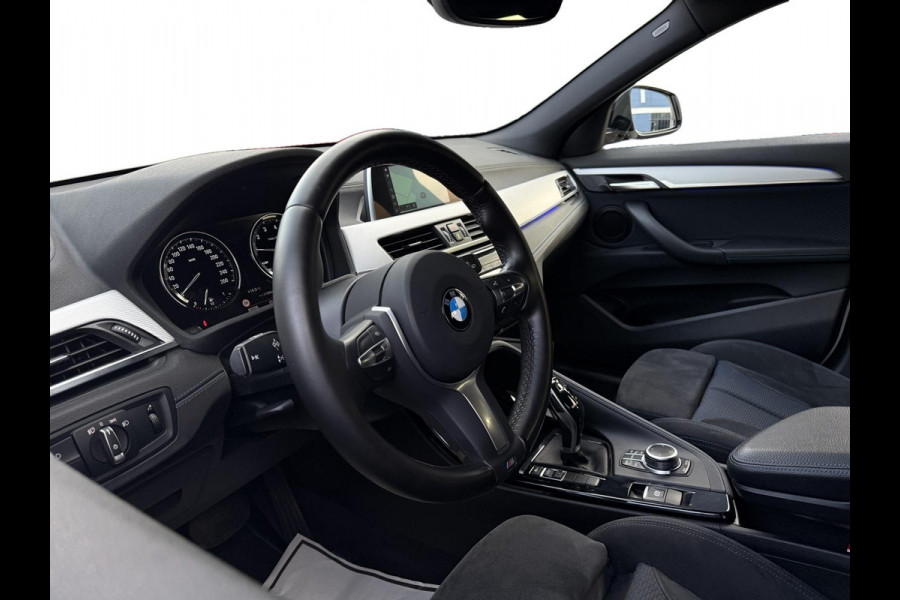 BMW X2 SDrive18i M-Pakket High Exec Full M Sportief Design LED 19” M-Velgen M-Alcantara Navi Camera PDC V+A