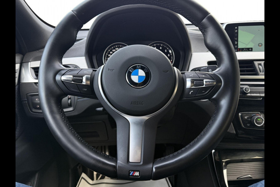 BMW X2 SDrive18i M-Pakket High Exec Full M Sportief Design LED 19” M-Velgen M-Alcantara Navi Camera PDC V+A