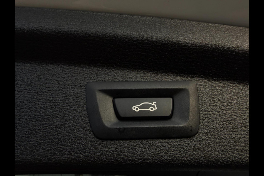 BMW X2 SDrive18i M-Pakket High Exec Full M Sportief Design LED 19” M-Velgen M-Alcantara Navi Camera PDC V+A