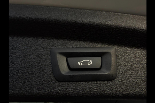 BMW X2 SDrive18i M-Pakket High Exec Full M Sportief Design LED 19” M-Velgen M-Alcantara Navi Camera PDC V+A