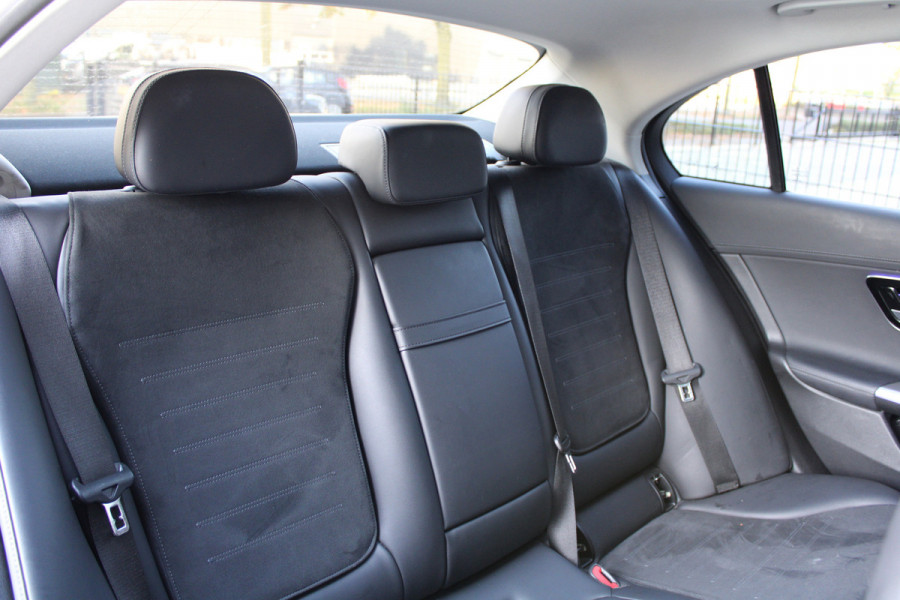 Mercedes-Benz C-Klasse 200 AMG Line | PANO | SFEER | CARPLAY | STOELVERWARMING | 19 INCH |