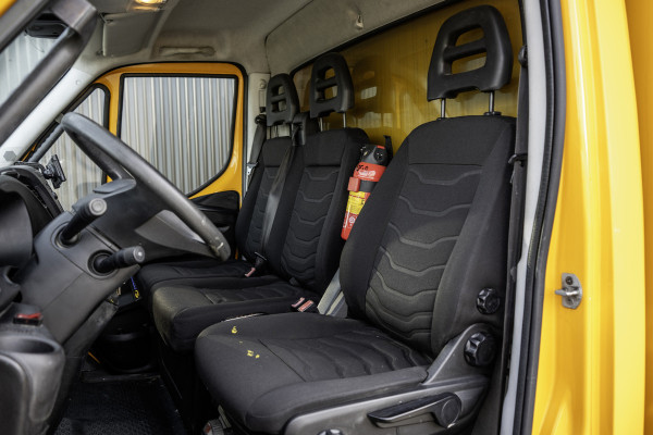 Iveco 70C17 Bakwagen met Laadklep | Luchtvering | Climate | Cruise | Tachograaf | 3.5T Trekgewicht | Sperdifferentieel | Euro 6