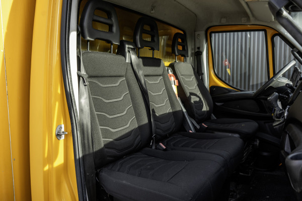 Iveco 70C17 Bakwagen met Laadklep | Luchtvering | Climate | Cruise | Tachograaf | 3.5T Trekgewicht | Sperdifferentieel | Euro 6