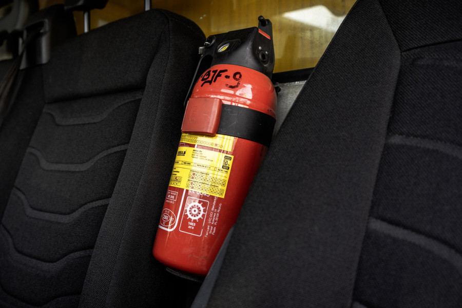 Iveco 70C17 Bakwagen met Laadklep | Luchtvering | Climate | Cruise | Tachograaf | 3.5T Trekgewicht | Sperdifferentieel | Euro 6