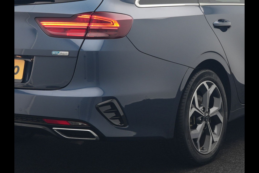 Kia Ceed Sportswagon 1.6 GDI ExecutiveLine Plug In Hybrid 141pk PHEV | Panodak | Adaptive Cruise | Camera | Lederen Sportstoelen Ventilatie & Memory | Apple Carplay | Keyless | Blis | Navigatie | DAB |