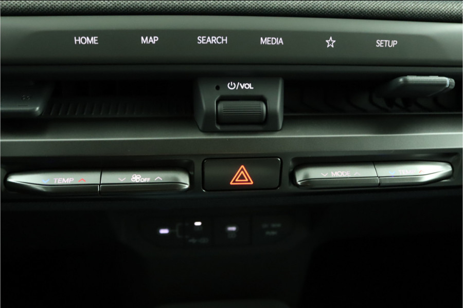 Kia EV3 Plus Advanced 81.4 kWh - Demo Automaat - Prijs incl. Inruilpremie - Schuif-/kanteldak - Stoel-/stuurverwarming - Blind Spot - Navigatie - Fabrieksgarantie tot 2032