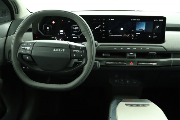 Kia EV3 Plus Advanced 81.4 kWh - Demo Automaat - Prijs incl. Inruilpremie - Schuif-/kanteldak - Stoel-/stuurverwarming - Blind Spot - Navigatie - Fabrieksgarantie tot 2032