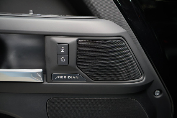 Land Rover Defender 110 P300e 110 X-Dynamic SE | URBAN | ADAPTIVE CRUISE | 360 CAMERA | PANORAMADAK | VOORRUITVERWARMING | MERIDIAN | ELEKTRISCHE ST