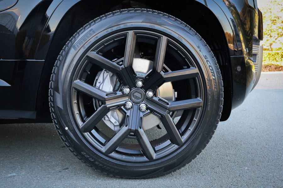 Land Rover Defender 110 P300e 110 X-Dynamic SE | URBAN | ADAPTIVE CRUISE | 360 CAMERA | PANORAMADAK | VOORRUITVERWARMING | MERIDIAN | ELEKTRISCHE ST