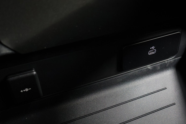 Land Rover Defender 110 P300e 110 X-Dynamic SE | URBAN | ADAPTIVE CRUISE | 360 CAMERA | PANORAMADAK | VOORRUITVERWARMING | MERIDIAN | ELEKTRISCHE ST