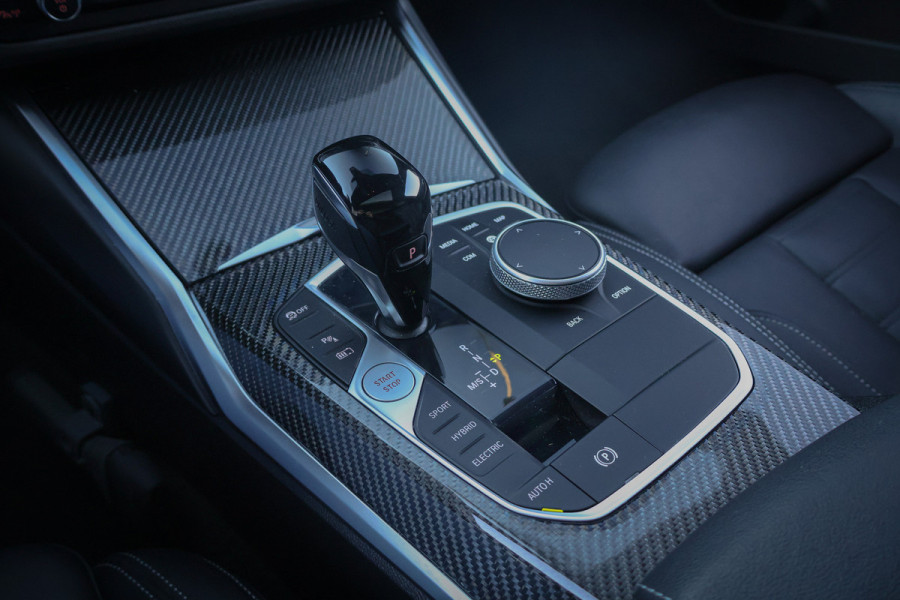 BMW 3 Serie Touring 330e Business Edition Plus | STOELVERWARMING | CRUISE CONTROL | ACHTERUITRIJCAMERA | APPLE CARPLAY | SFEERVERLICHTING |
