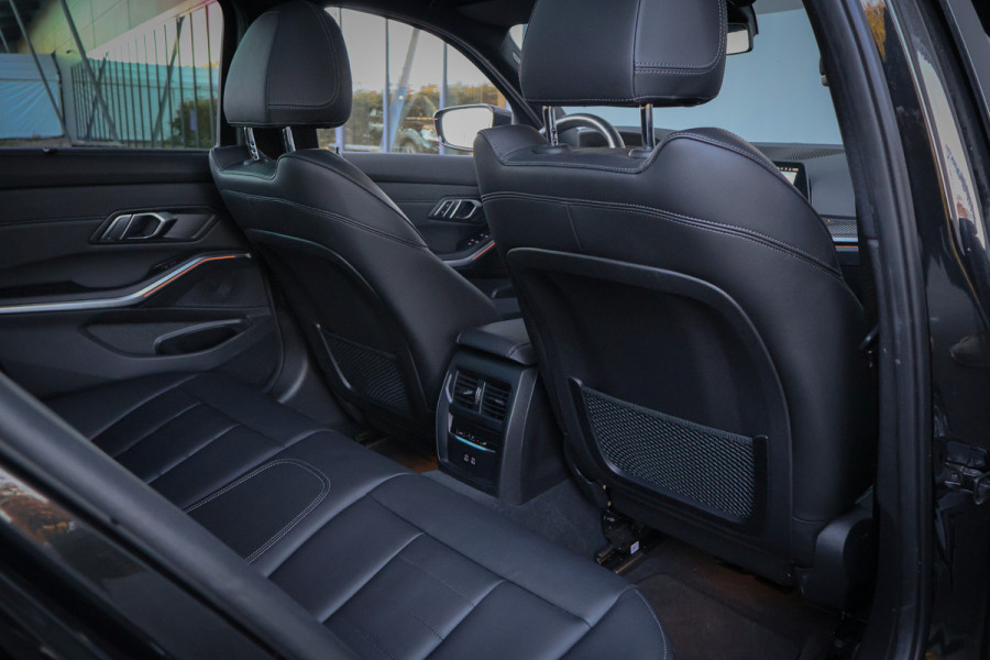 BMW 3 Serie Touring 330e Business Edition Plus | STOELVERWARMING | CRUISE CONTROL | ACHTERUITRIJCAMERA | APPLE CARPLAY | SFEERVERLICHTING |