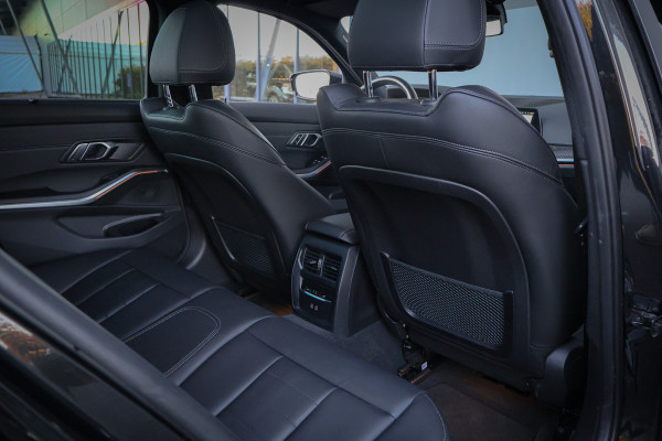 BMW 3 Serie Touring 330e Business Edition Plus | STOELVERWARMING | CRUISE CONTROL | ACHTERUITRIJCAMERA | APPLE CARPLAY | SFEERVERLICHTING |