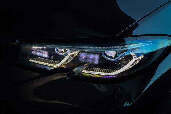 BMW 3 Serie Touring 330e Business Edition Plus | STOELVERWARMING | CRUISE CONTROL | ACHTERUITRIJCAMERA | APPLE CARPLAY | SFEERVERLICHTING |