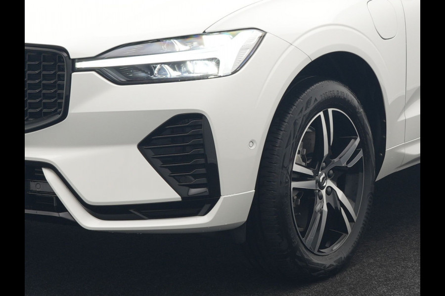 Volvo XC60 Recharge T6 AWD R-Design Plug In Hybrid 341pk Dealer O.H. PHEV | Panodak | Adaptive Cruise | 360 Camera | Google Assistent | Lederen Sportstoelen Memory & Verwarmd | Apple Carplay | Keyless | Virtual | Navigatie | DAB |