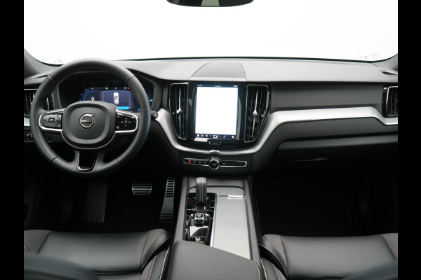 Volvo XC60 Recharge T6 AWD R-Design Plug In Hybrid 341pk Dealer O.H. PHEV | Panodak | Adaptive Cruise | 360 Camera | Google Assistent | Lederen Sportstoelen Memory & Verwarmd | Apple Carplay | Keyless | Virtual | Navigatie | DAB |