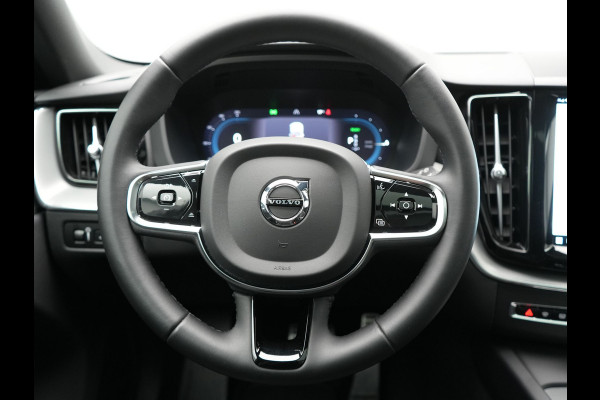 Volvo XC60 Recharge T6 AWD R-Design Plug In Hybrid 341pk Dealer O.H. PHEV | Panodak | Adaptive Cruise | 360 Camera | Google Assistent | Lederen Sportstoelen Memory & Verwarmd | Apple Carplay | Keyless | Virtual | Navigatie | DAB |