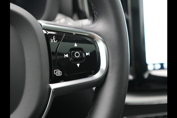 Volvo XC60 Recharge T6 AWD R-Design Plug In Hybrid 341pk Dealer O.H. PHEV | Panodak | Adaptive Cruise | 360 Camera | Google Assistent | Lederen Sportstoelen Memory & Verwarmd | Apple Carplay | Keyless | Virtual | Navigatie | DAB |