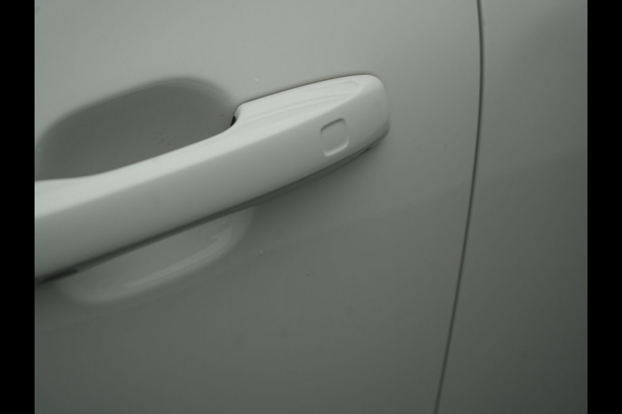 Volvo XC60 Recharge T6 AWD R-Design Plug In Hybrid 341pk Dealer O.H. PHEV | Panodak | Adaptive Cruise | 360 Camera | Google Assistent | Lederen Sportstoelen Memory & Verwarmd | Apple Carplay | Keyless | Virtual | Navigatie | DAB |