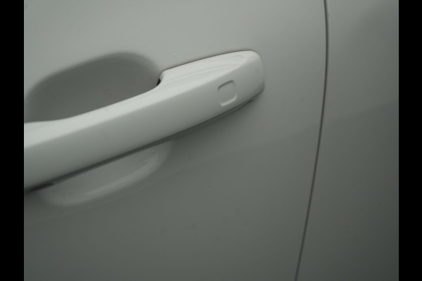 Volvo XC60 Recharge T6 AWD R-Design Plug In Hybrid 341pk Dealer O.H. PHEV | Panodak | Adaptive Cruise | 360 Camera | Google Assistent | Lederen Sportstoelen Memory & Verwarmd | Apple Carplay | Keyless | Virtual | Navigatie | DAB |