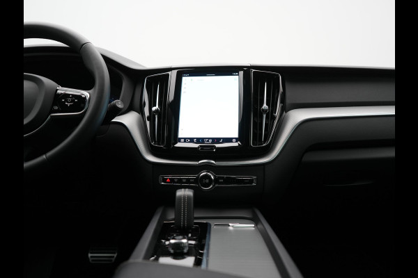 Volvo XC60 Recharge T6 AWD R-Design Plug In Hybrid 341pk Dealer O.H. PHEV | Panodak | Adaptive Cruise | 360 Camera | Google Assistent | Lederen Sportstoelen Memory & Verwarmd | Apple Carplay | Keyless | Virtual | Navigatie | DAB |
