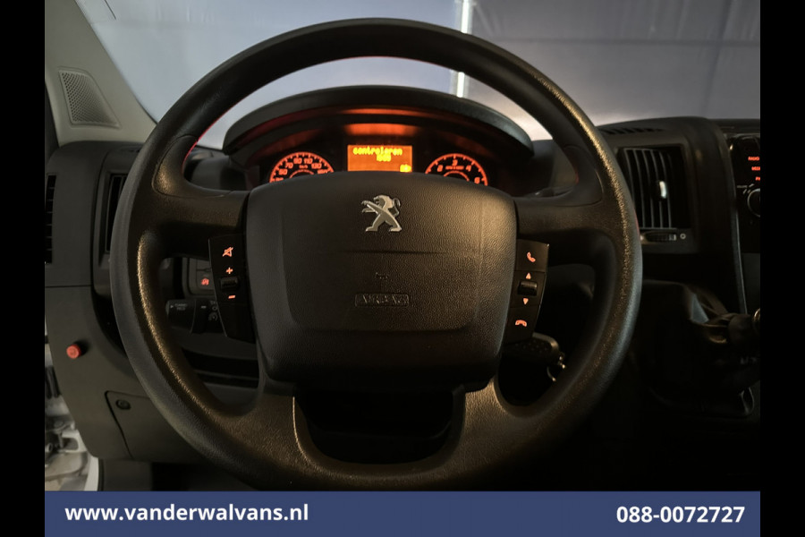 Peugeot Boxer 2.2 BlueHDi 141pk Bakwagen Laadklep Euro6 Airco | Cruisecontrol | 955kg laadvermogen Bijrijdersbank