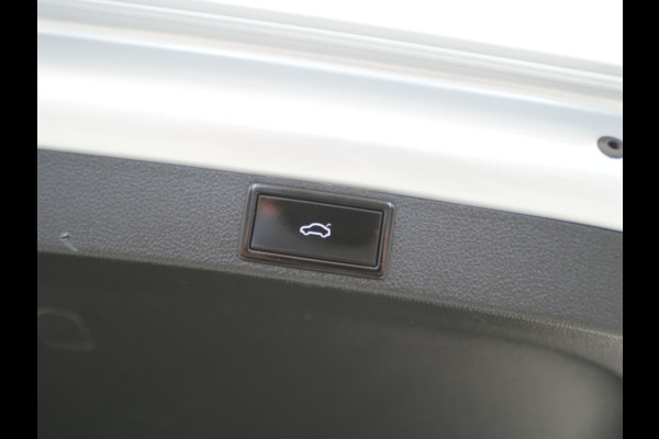 Škoda Octavia Combi 1.5 TSI 150pk First Edition Navigatie Stoelverwarming Acc Led ARGON