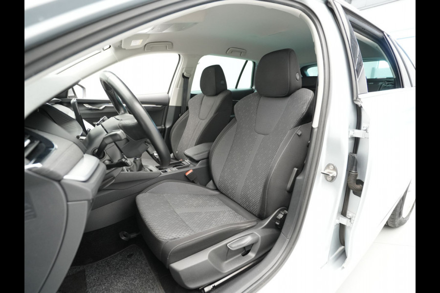 Škoda Octavia Combi 1.5 TSI 150pk First Edition Navigatie Stoelverwarming Acc Led ARGON