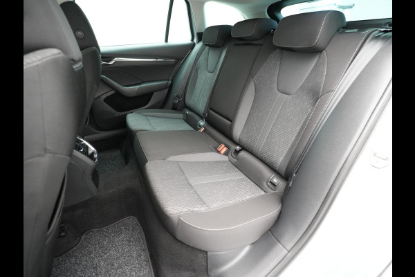 Škoda Octavia Combi 1.5 TSI 150pk First Edition Navigatie Stoelverwarming Acc Led ARGON