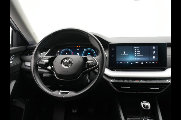 Škoda Octavia Combi 1.5 TSI 150pk First Edition Navigatie Stoelverwarming Acc Led ARGON